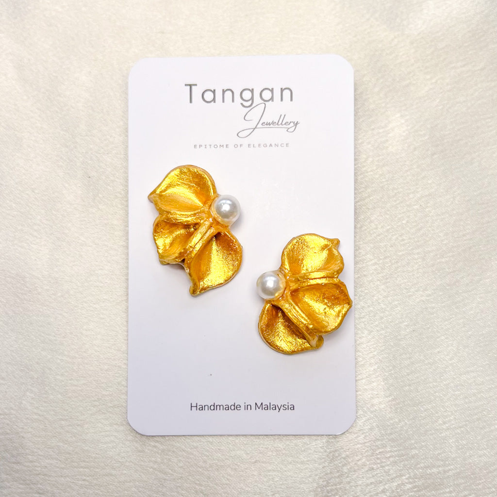 Tri-flower gold earring