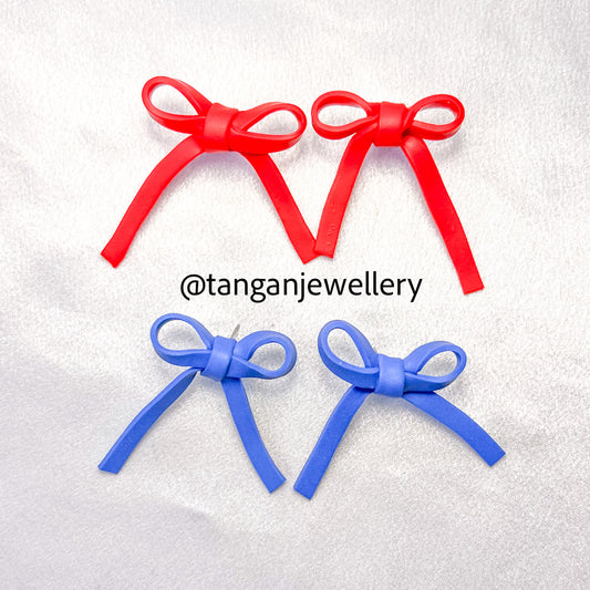 Ribbon bow studs