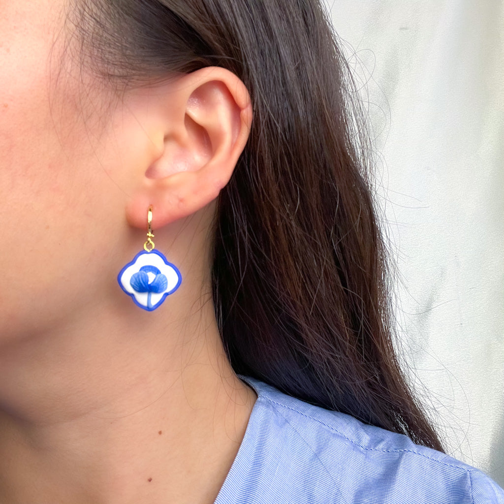 Yuki Huggies Earring